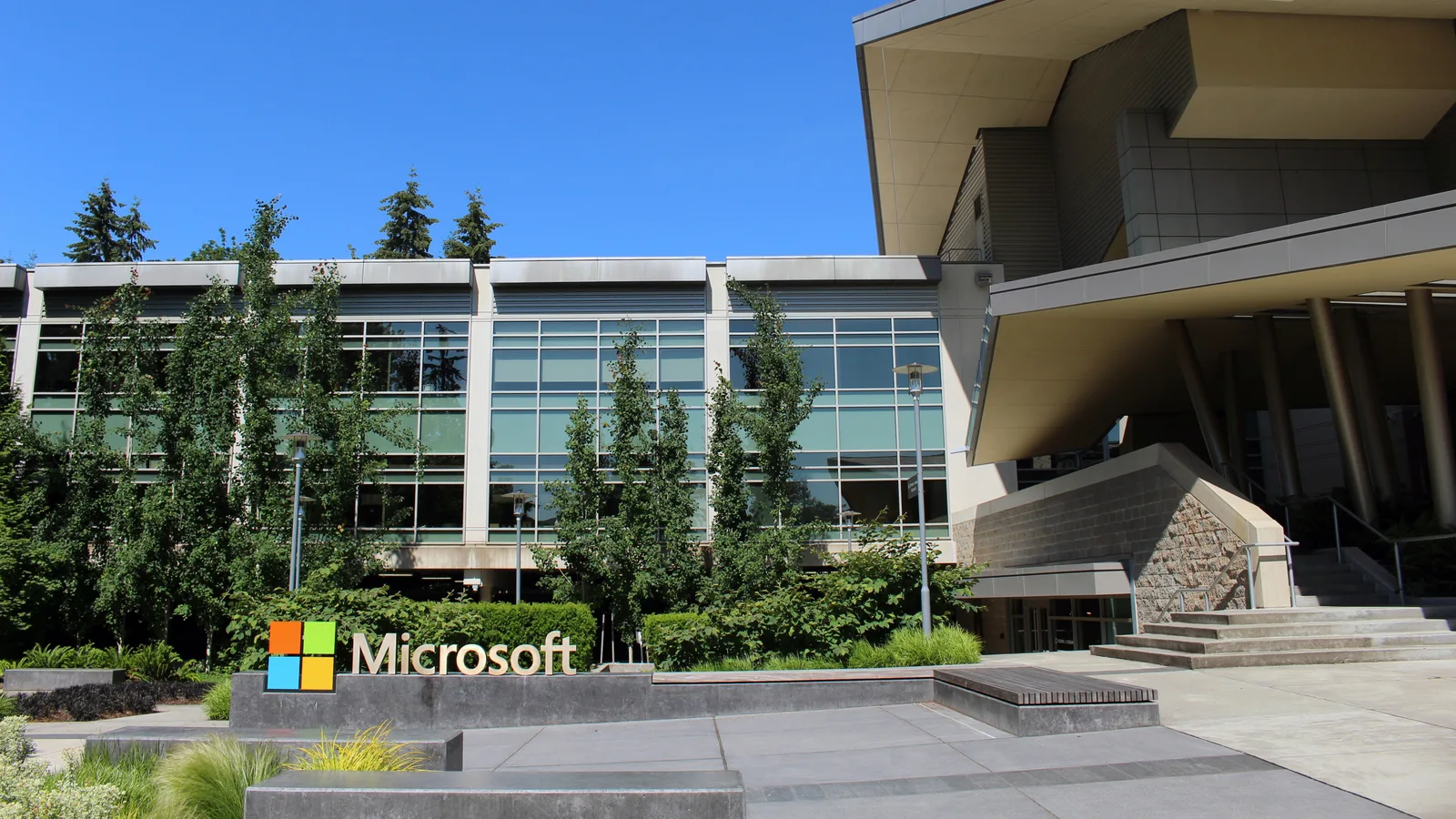 Fake IT Helpdesk Calls Defeat Passkey Logins, Microsoft Says