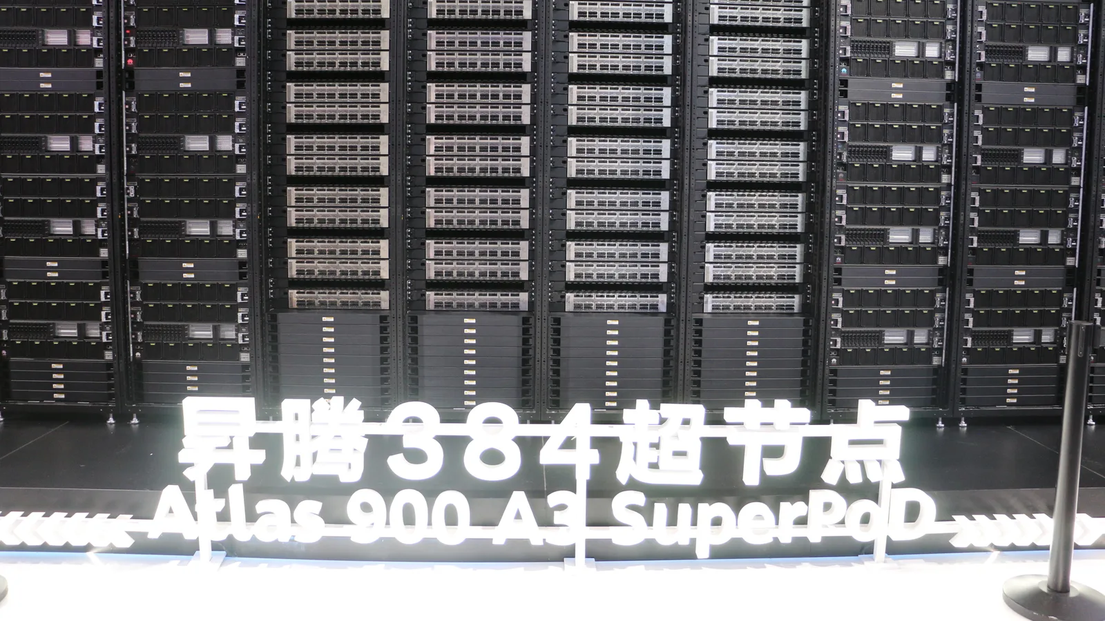 Huaweis KI-System mit 4.096 Chips ersetzt 48.000 Optikmodule