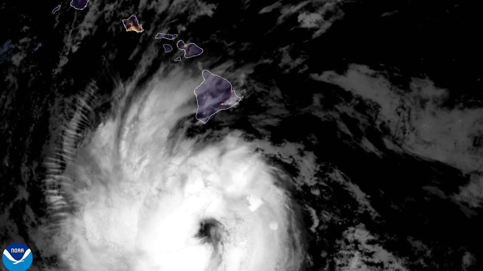 Hurrikan Nolo bei 140 km/h; NHC erwartet Spitze von 225 km/h