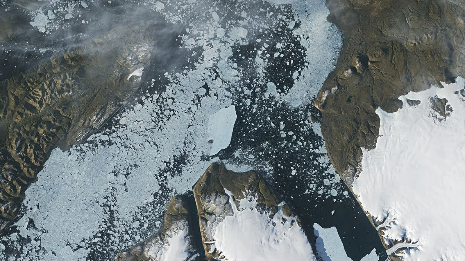 Manhattan-Size Iceberg Survives Greenland Crash