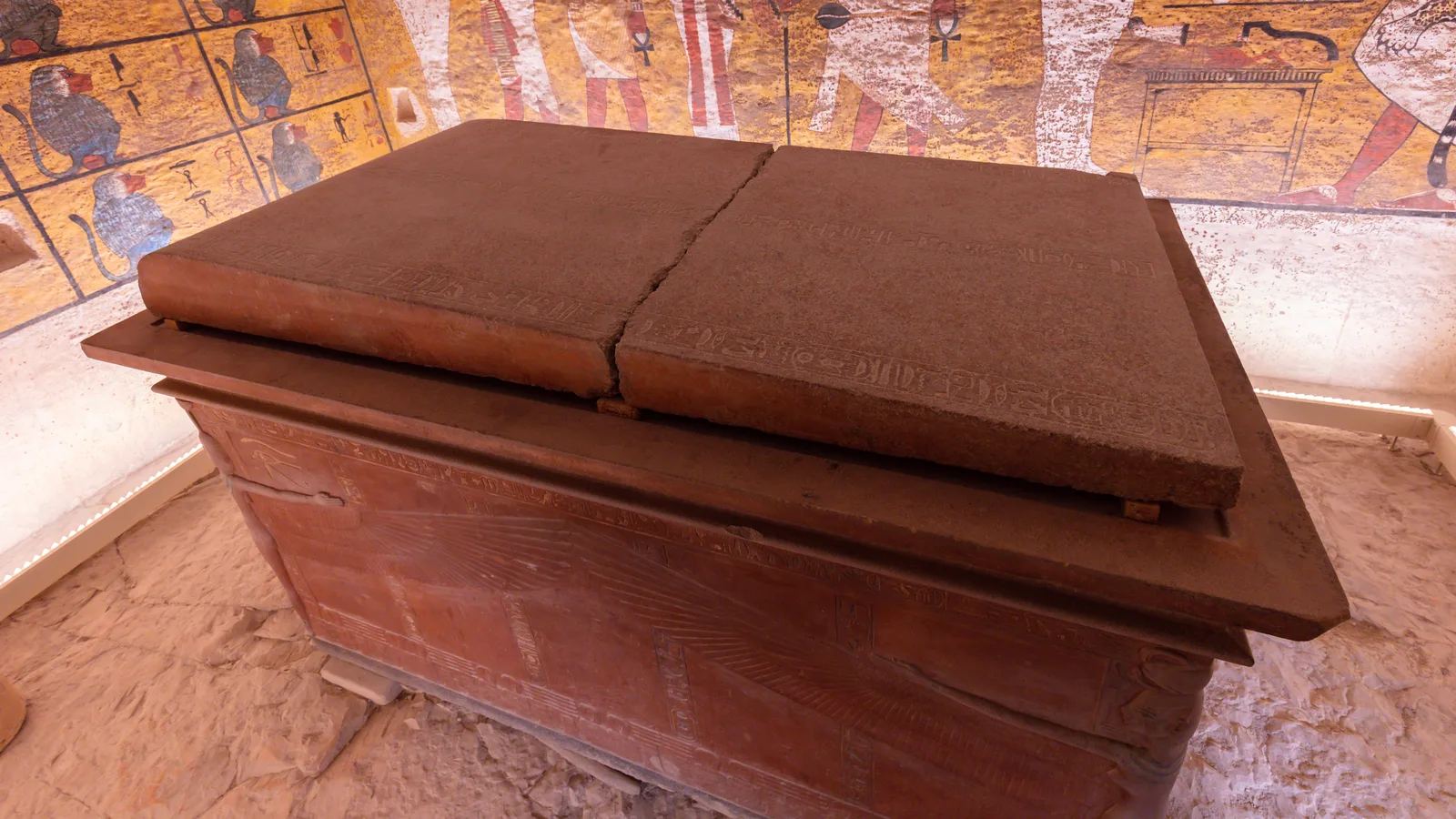 1,200 Gravity Readings Revive King Tut Hidden-Chamber Debate